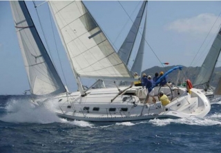  Ondas quebrando contra o casco 